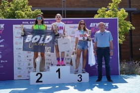 Ayvalık’ta yarı maratonun şampiyonları ödüllerini aldı