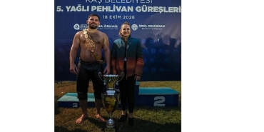Başkan Vekili Büşra Özdemir kadın muhtarlarla güreşleri izledi