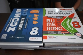 Kemer’de sekizinci sınıf öğrencilerine ücretsiz ders kitapları dağıtıldı
