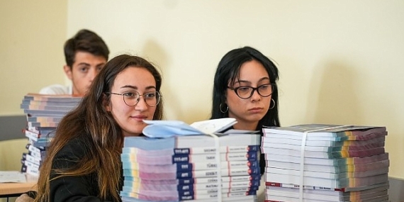 Maltepe’de Sınav Yolculuğuna Kitap Desteği